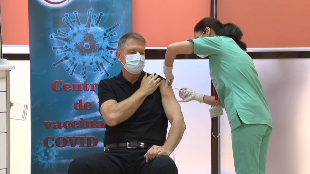 Ultima Oră // Klaus Iohannis s-a vaccinat împotriva COVID-19